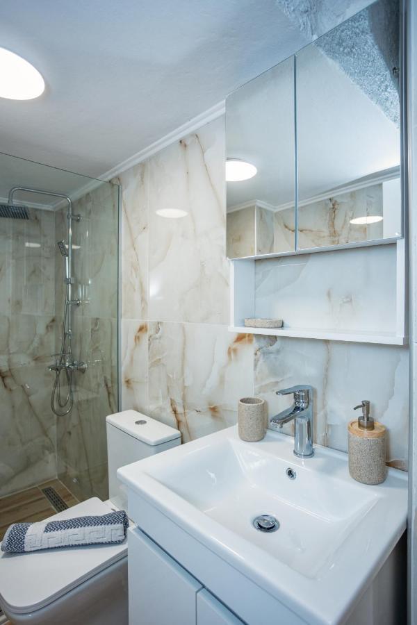 Luxury Downtown Apartment Z1 Солун Екстериор снимка